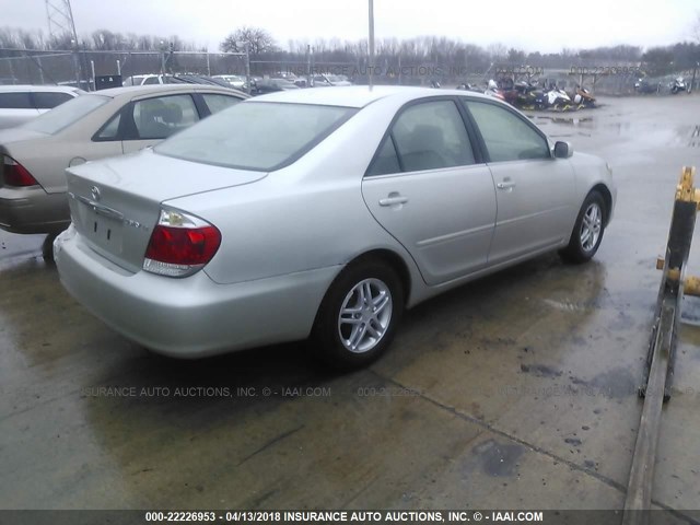 4T1BE32K03U713063 - 2003 TOYOTA CAMRY LE/XLE/SE SILVER photo 4