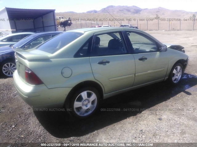 1FAHP34NX7W243382 - 2007 FORD FOCUS ZX4/S/SE/SES GREEN photo 4