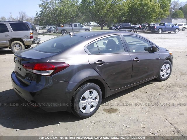 3KPFK4A77JE167536 - 2018 KIA FORTE LX BROWN photo 4