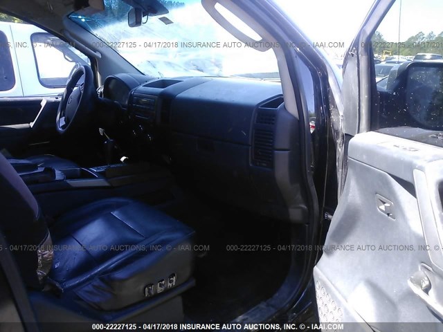 1N6BA07D28N353950 - 2008 NISSAN TITAN XE/SE/LE BLACK photo 5