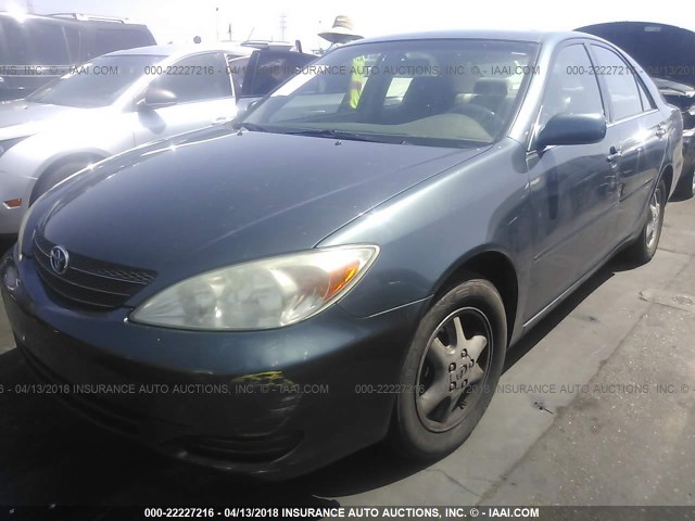 JTDBE32K930151255 - 2003 TOYOTA CAMRY LE/XLE GRAY photo 2