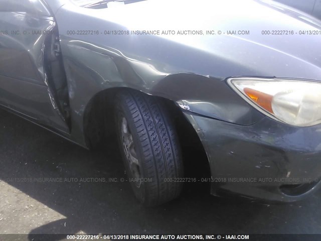 JTDBE32K930151255 - 2003 TOYOTA CAMRY LE/XLE Մոխրագույն լուսանկար 6