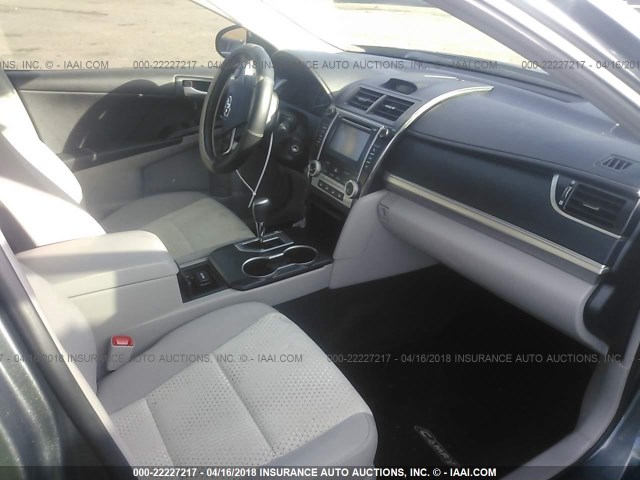 4T1BF1FK6CU134316 - 2012 TOYOTA CAMRY SE/LE/XLE 灰色 照片 5