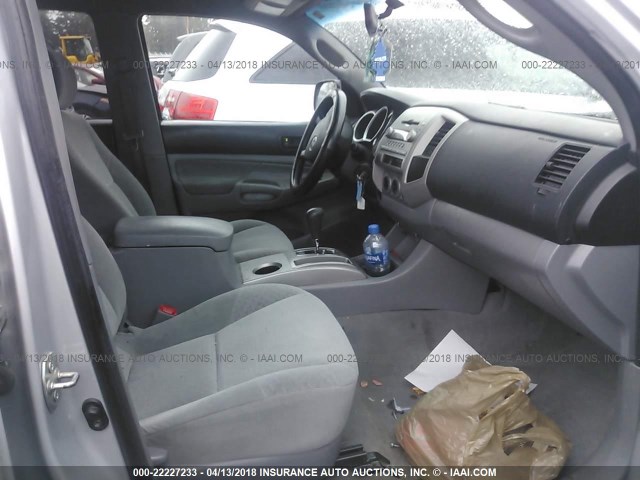 5TELU42N78Z580554 - 2008 TOYOTA TACOMA DOUBLE CAB ვერცხლისფერი ფოტო 5