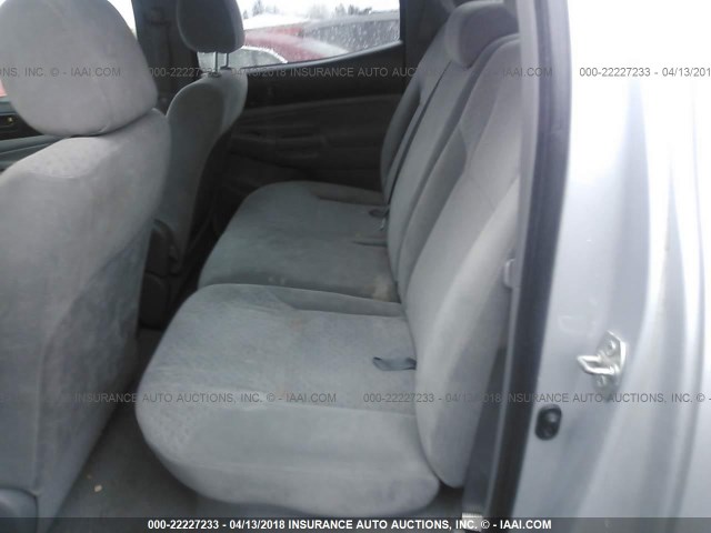 5TELU42N78Z580554 - 2008 TOYOTA TACOMA DOUBLE CAB ვერცხლისფერი ფოტო 8