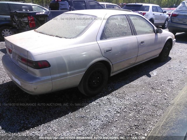 4T1BG22K6WU258017 - 1998 TOYOTA CAMRY CE/LE/XLE 灰色 照片 4