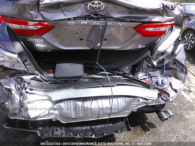 4T1B11HK7JU581214 - 2018 TOYOTA CAMRY L/LE/XLE/SE/XSE GRAY photo 6