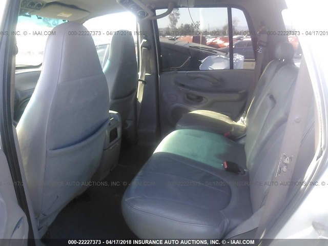 1FMRU15L92LA11483 - 2002 FORD EXPEDITION XLT 银色 照片 8