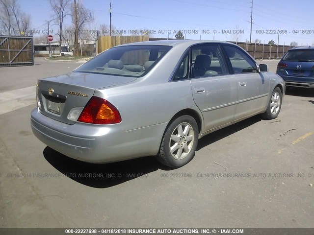 4T1BF28B5YU073065 - 2000 TOYOTA AVALON XL/XLS SILVER photo 4