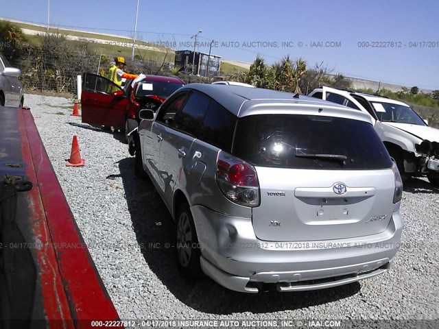 2T1KR32E85C482495 - 2005 TOYOTA COROLLA MATRIX XR SILVER photo 3