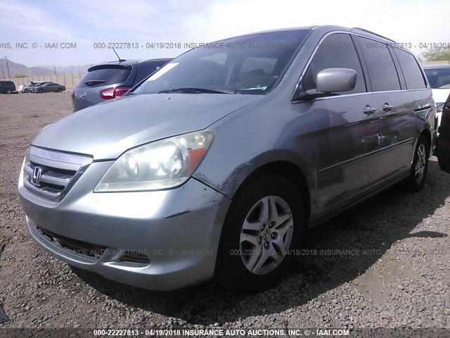 5FNRL38655B043086 - 2005 HONDA ODYSSEY EXL ვერცხლისფერი ფოტო 2