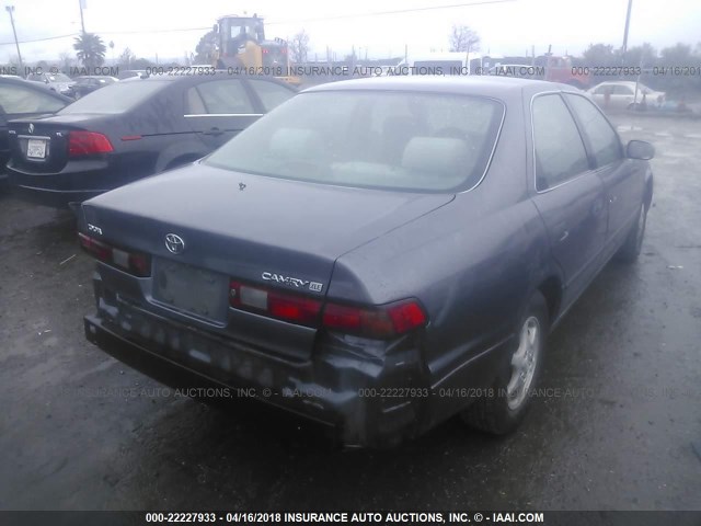 JT2BG22K3X0325324 - 1999 TOYOTA CAMRY LE/XLE GRAY photo 4