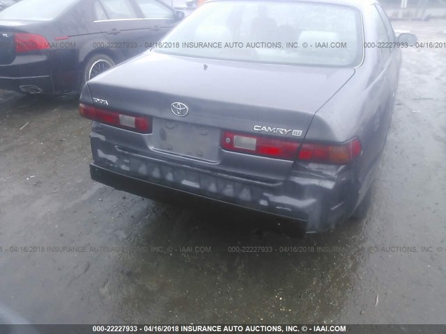 JT2BG22K3X0325324 - 1999 TOYOTA CAMRY LE/XLE GRAY photo 6