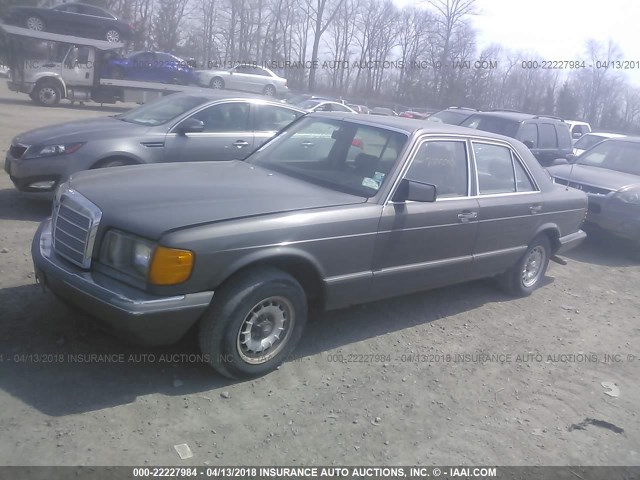 WDBCA32C1FA169190 - 1985 MERCEDES-BENZ 380 SE GRAY photo 2