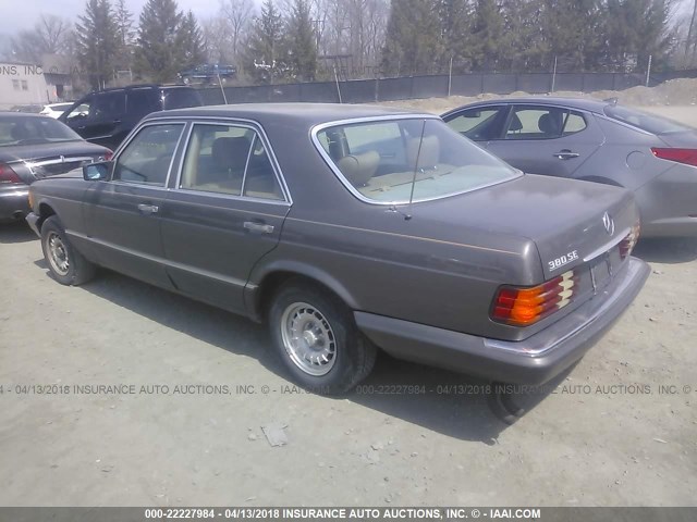 WDBCA32C1FA169190 - 1985 MERCEDES-BENZ 380 SE GRAY photo 3