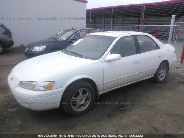 JT2BF22KXX0185176 - 1999 TOYOTA CAMRY LE/XLE Білий фото 2