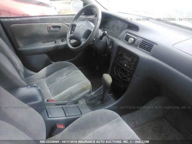 JT2BF22KXX0185176 - 1999 TOYOTA CAMRY LE/XLE Білий фото 5