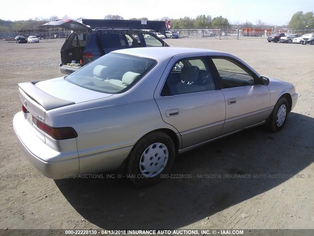 4T1BG22K7VU781688 - 1997 TOYOTA CAMRY CE/LE/XLE 金色 照片 4