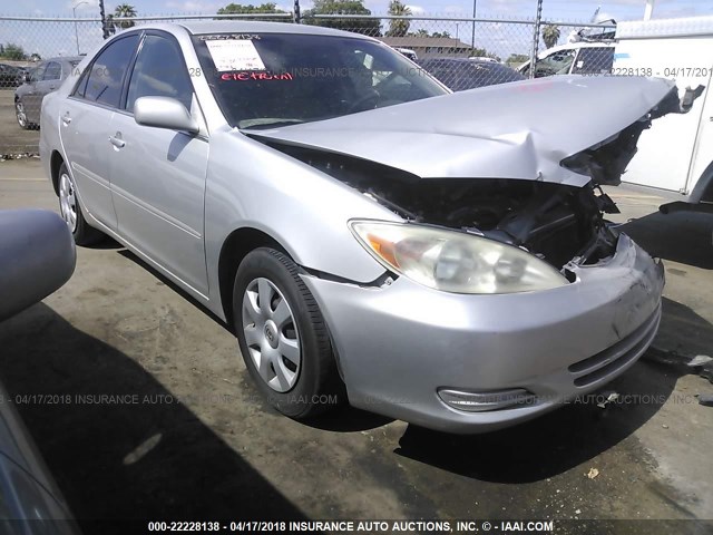 4T1BE32K92U597635 - 2002 TOYOTA CAMRY LE/XLE/SE ნაცრისფერი ფოტო 1