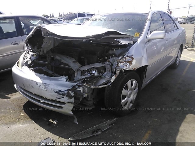 4T1BE32K92U597635 - 2002 TOYOTA CAMRY LE/XLE/SE GRAY photo 2