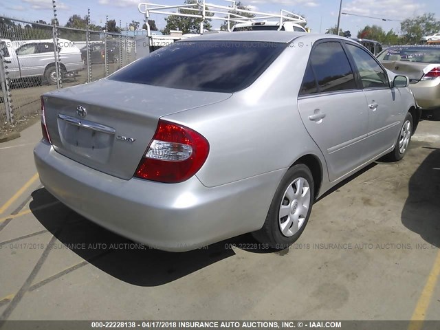 4T1BE32K92U597635 - 2002 TOYOTA CAMRY LE/XLE/SE GRAY photo 4