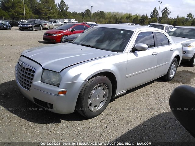 2C3JA53G25H633999 - 2005 CHRYSLER 300 TOURING SILVER photo 2