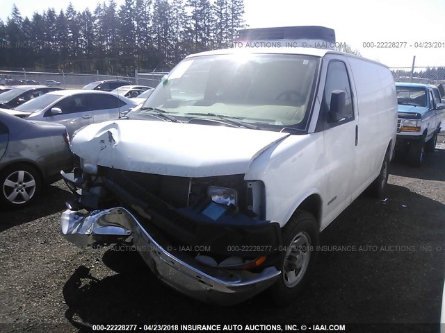 1GCGG25U851157083 - 2005 CHEVROLET EXPRESS G2500  WHITE photo 2