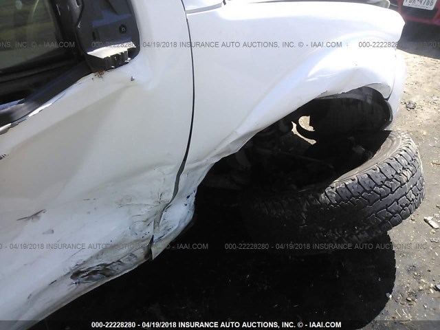 1N6AD0CU9DN737825 - 2013 NISSAN FRONTIER SV/PRO-4X WHITE photo 6