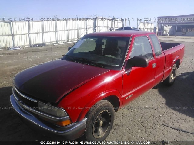 1GCCS19W8Y8181754 - 2000 CHEVROLET S TRUCK S10 RED photo 2