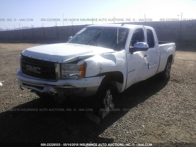 1GTSCVE02AZ158424 - 2010 GMC SIERRA C1500 SLE WHITE photo 2