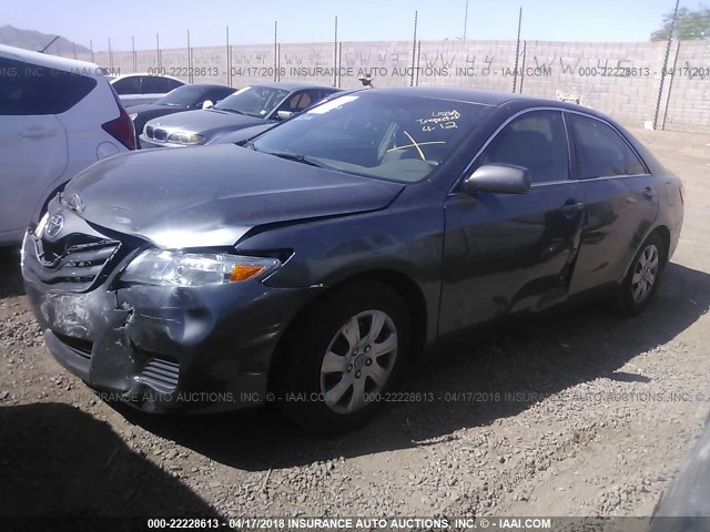 4T1BF3EK7BU173931 - 2011 TOYOTA CAMRY SE/LE/XLE GRAY photo 2