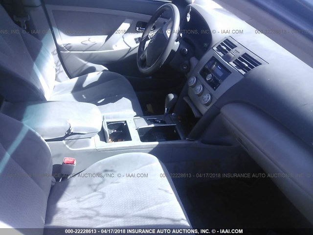 4T1BF3EK7BU173931 - 2011 TOYOTA CAMRY SE/LE/XLE Сұр фото 5