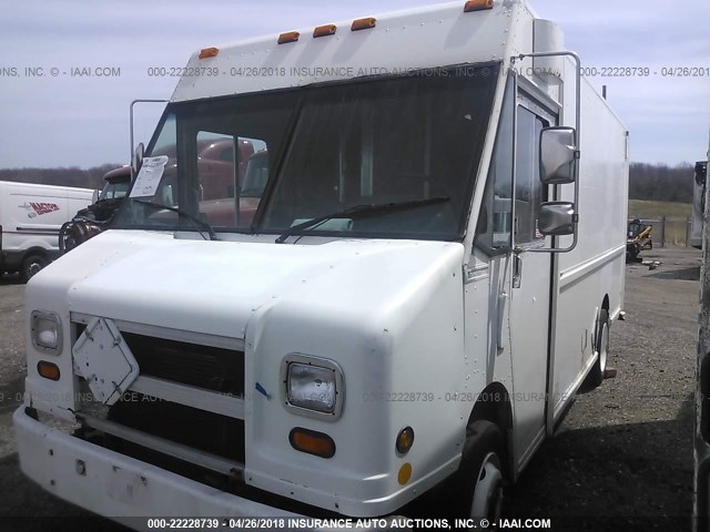 4UZA4FF48WC897898 - 1998 FREIGHTLINER CHASSIS M LINE WALK-IN VAN WHITE photo 2
