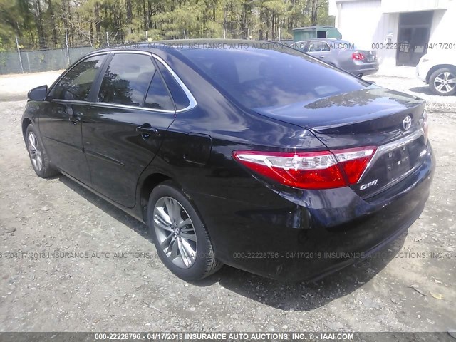 4T1BF1FK9HU339507 - 2017 TOYOTA CAMRY LE/XLE/SE/XSE BLACK photo 3