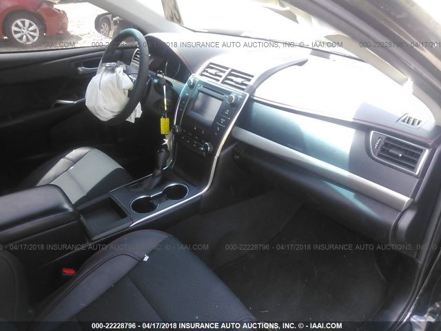 4T1BF1FK9HU339507 - 2017 TOYOTA CAMRY LE/XLE/SE/XSE BLACK photo 5