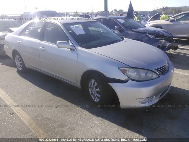 4T1BE32K45U509210 - 2005 TOYOTA CAMRY LE/XLE/SE 银色 照片 1