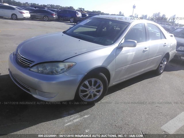 4T1BE32K45U509210 - 2005 TOYOTA CAMRY LE/XLE/SE 银色 照片 2