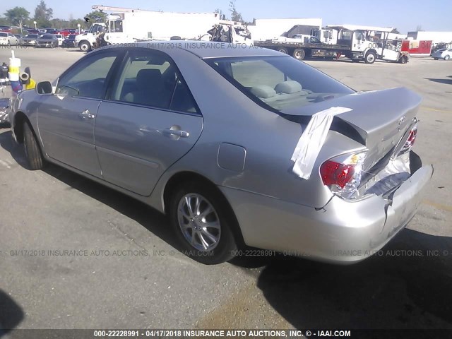 4T1BE32K45U509210 - 2005 TOYOTA CAMRY LE/XLE/SE 银色 照片 3