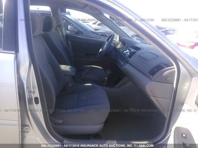 4T1BE32K45U509210 - 2005 TOYOTA CAMRY LE/XLE/SE 银色 照片 5