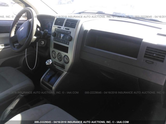 1J8FT47W87D180732 - 2007 JEEP COMPASS SILVER photo 5