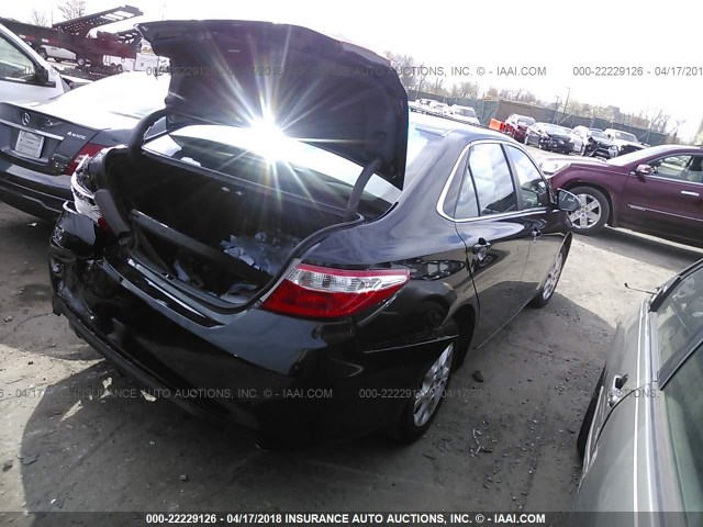 4T1BF1FK9HU419325 - 2017 TOYOTA CAMRY LE/XLE/SE/XSE BLACK photo 4