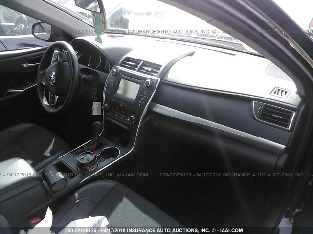 4T1BF1FK9HU419325 - 2017 TOYOTA CAMRY LE/XLE/SE/XSE BLACK photo 5
