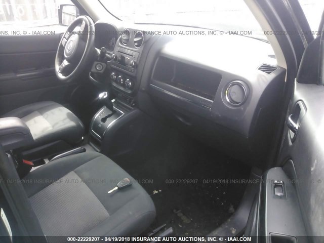 1C4NJRFB3CD630351 - 2012 JEEP PATRIOT LATITUDE BLACK photo 5