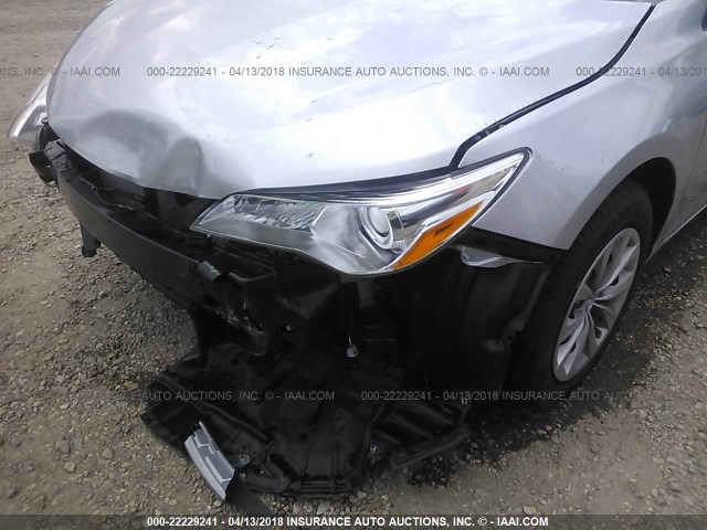 4T1BF1FK1HU376566 - 2017 TOYOTA CAMRY LE/XLE/SE/XSE SILVER photo 6
