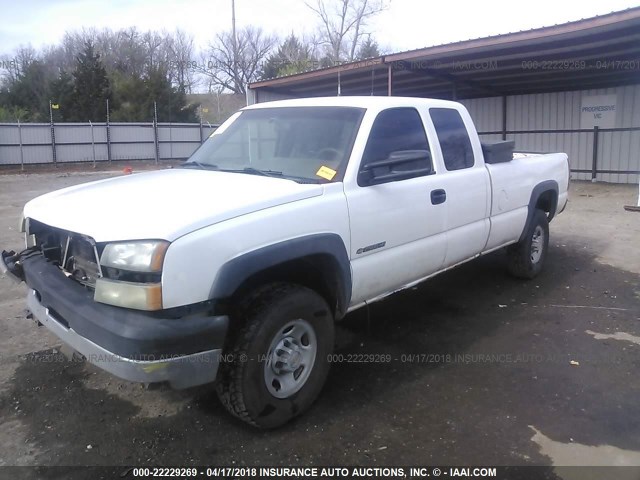 1GCHC29U54E238625 - 2004 CHEVROLET SILVERADO C2500 HEAVY DUTY WHITE photo 2