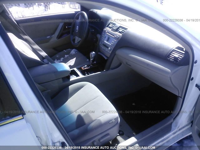 4T1BE46K18U744586 - 2008 TOYOTA CAMRY CE/LE/XLE/SE WHITE photo 5