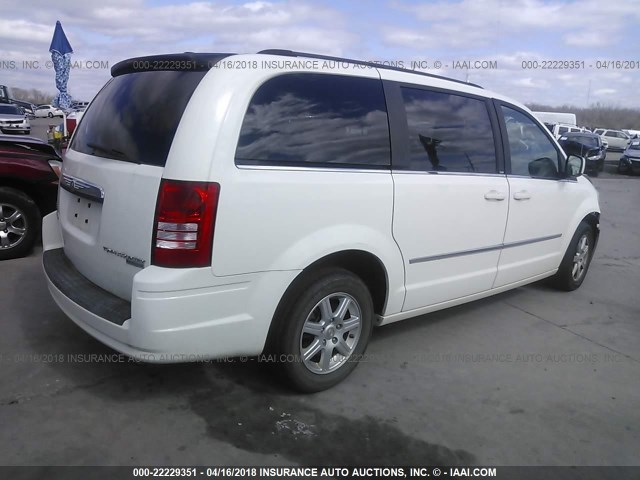 2A4RR5D13AR183120 - 2010 CHRYSLER TOWN & COUNTRY TOURING WHITE photo 4