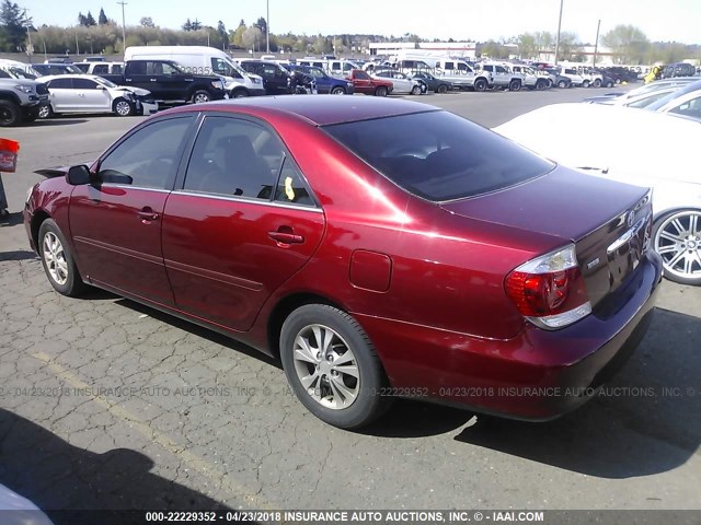 4T1BF30K05U103523 - 2005 TOYOTA CAMRY LE/XLE/SE MAROON photo 3