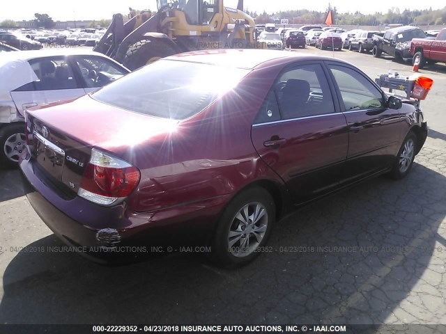4T1BF30K05U103523 - 2005 TOYOTA CAMRY LE/XLE/SE მუქწითელი ფოტო 4