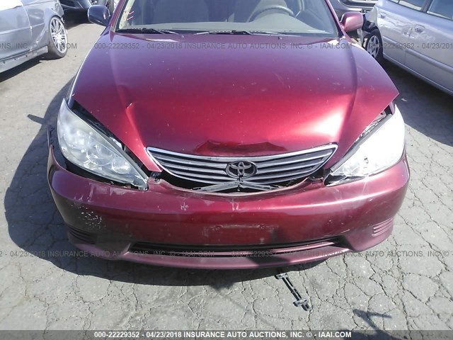 4T1BF30K05U103523 - 2005 TOYOTA CAMRY LE/XLE/SE მუქწითელი ფოტო 6